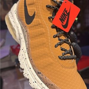 🟤 Nike Air Max Motion LW – Wheat / Flax